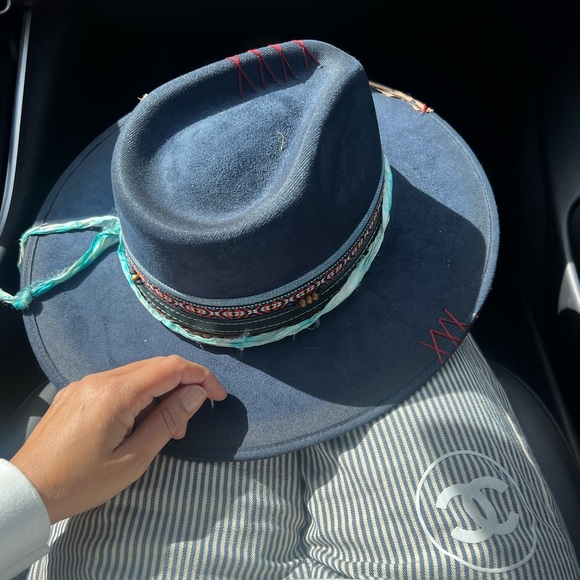 Amazing Suede navy  hat - Picture 12 of 17